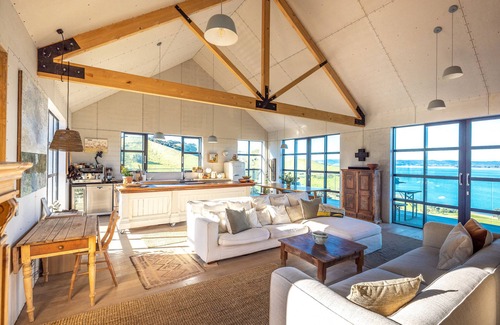 Waiheke Island House | Loft & Workroom, Woodside Bay | Be My Guest