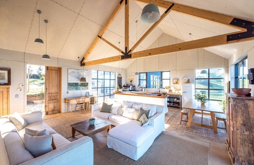 Waiheke Island House | Loft & Workroom, Woodside Bay | Be My Guest