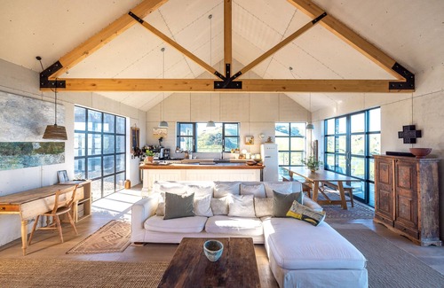 Waiheke Island House | Loft & Workroom, Woodside Bay | Be My Guest