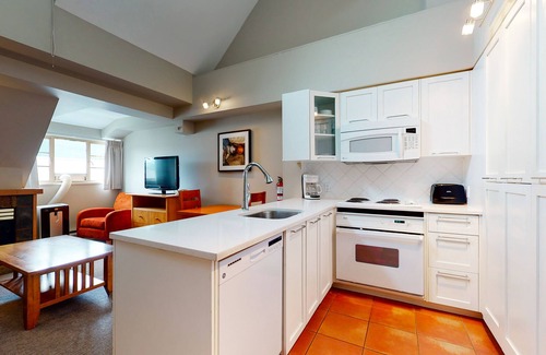 Whistler Village Apartment | Lofted Village studio with fireplace, gym & easy walking access to slopes