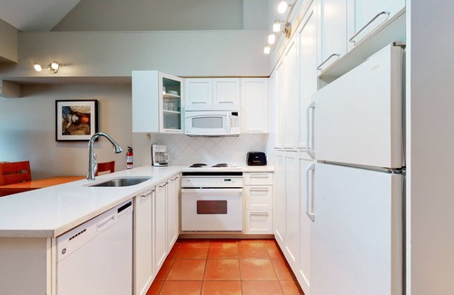 Whistler Village Apartment | Lofted Village studio with fireplace, gym & easy walking access to slopes