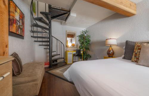 Old Seminole Heights House | Lofty AF Hip Hideaway
