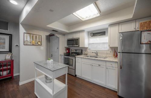 Old Seminole Heights House | Lofty AF Hip Hideaway