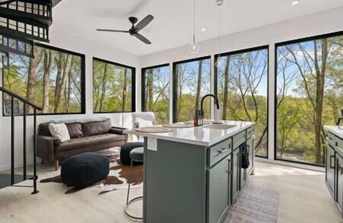 Alexander House | Lofty Ledges Hangout at French Broad River Farms