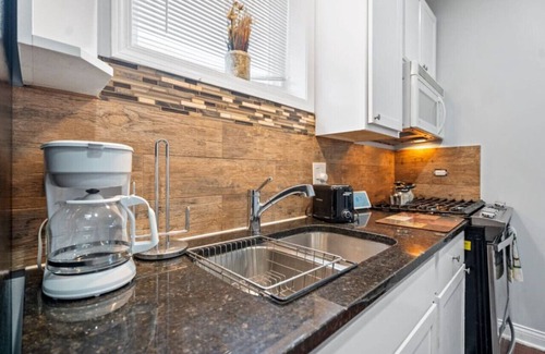 West Englewood Apartment | Lofty Priv Apt, laundry, one block from train