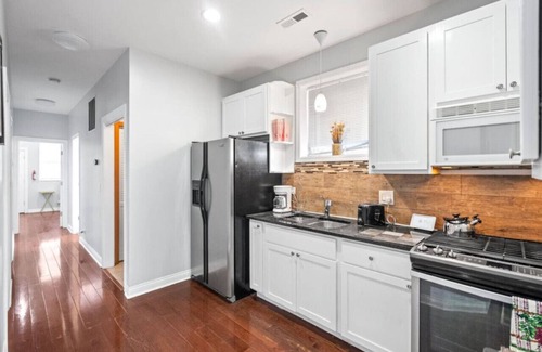 West Englewood Apartment | Lofty Priv Apt, laundry, one block from train