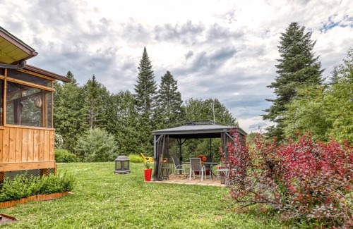 Saint-Alphonse-Rodriguez Ski Chalet | Log cabin by the lake with fireplace