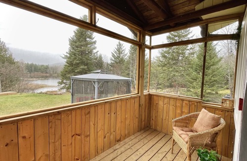 Saint-Alphonse-Rodriguez Ski Chalet | Log cabin by the lake with fireplace