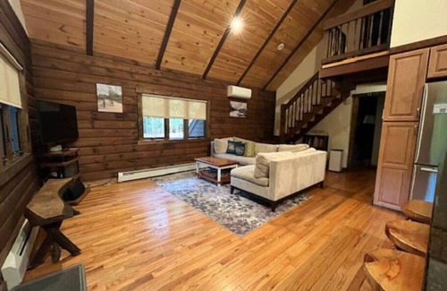 Highmount Cabin | Log Cabin 2min to Belleayre Base Lodge EV Charger