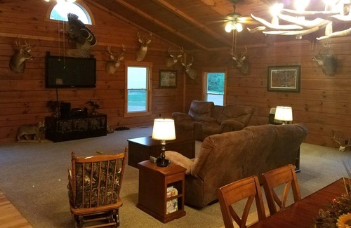 Brookport House | Log Cabin Adjoining Shawnee National Forest