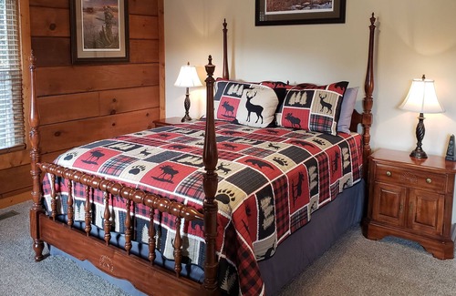 Brookport House | Log Cabin Adjoining Shawnee National Forest