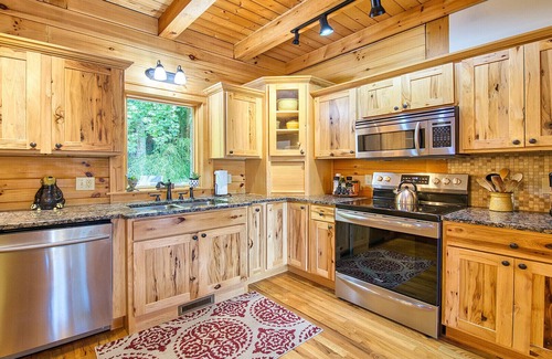 Maggie Valley House | Log Cabin, Amazing View, Hot Tub, Fire Place, Fire Pit, Paved Access, 4 Bedrooms