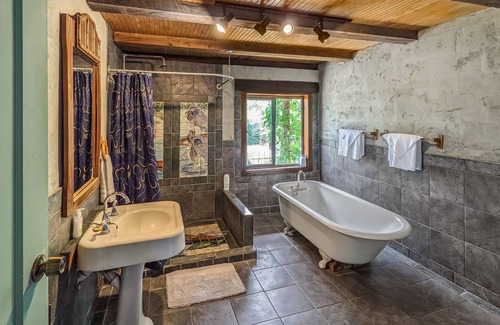 Calico Rock House | Log Cabin at Tan Trough Holler