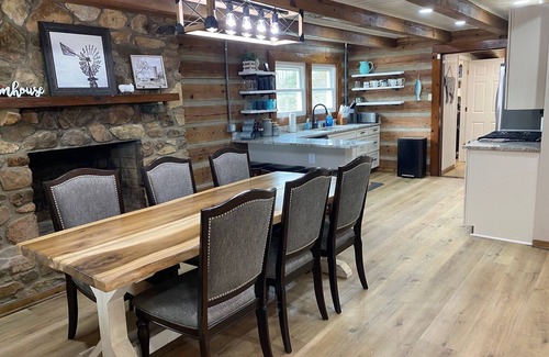 Siler City Cabin | Log Cabin at the Farm