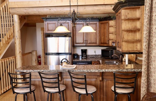Pinedale Cabin | Log Cabin at White Pine Ski Area, Pinedale. In The Wind River Mountains