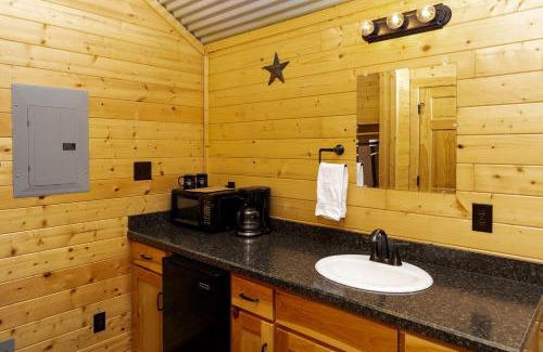Pipe Creek House | Log Cabin for Family Glamping Vacation near San Antonio