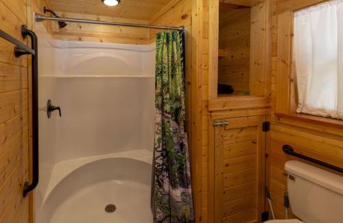 Pipe Creek House | Log Cabin for Family Glamping Vacation near San Antonio