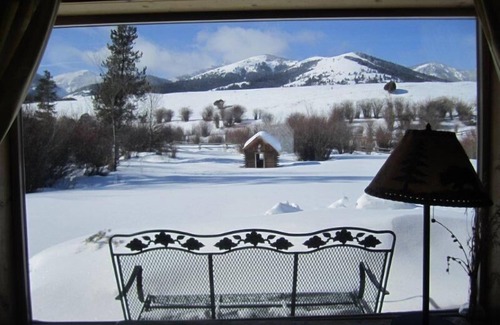 Gardiner Cabin | Log Cabin Getaway On Ranch close to Yellowstone Park