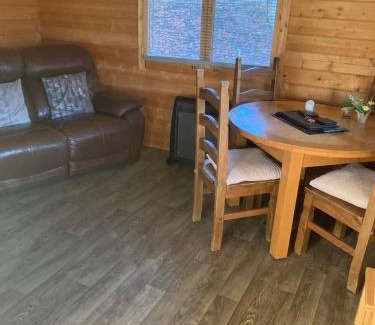 Balloch Apartment | Log Cabin in the City with hot tub