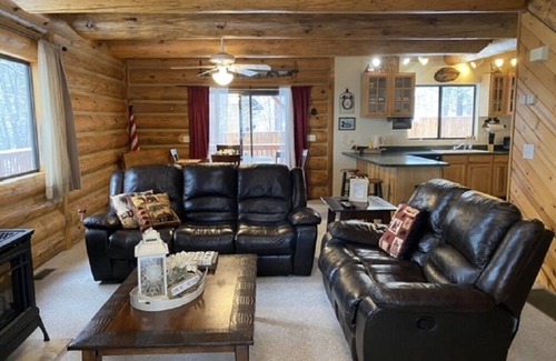 Pinetop Cabin | Log Cabin in the Woods