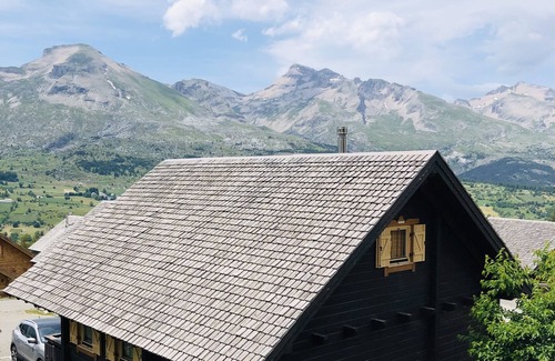 Le Devoluy Ski Chalet | Log cabin La Joue du Loup - sleeps 10/12