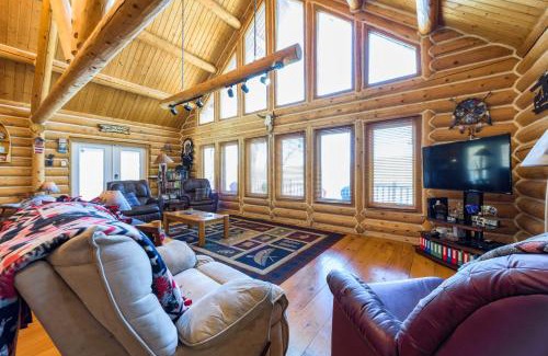 Lawrence House | Log cabin- Lake- kayaks- close to South Haven
