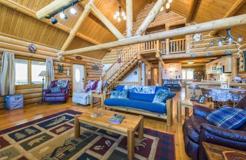 Lawrence House | Log cabin- Lake- kayaks- close to South Haven