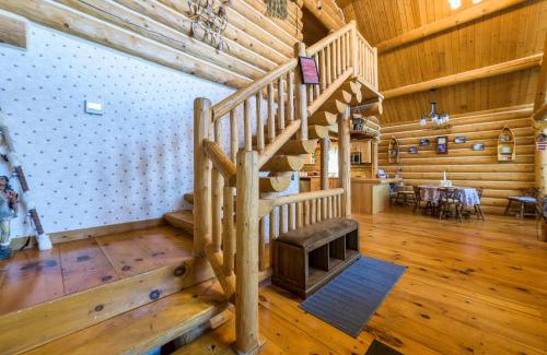 Lawrence House | Log cabin- Lake- kayaks- close to South Haven