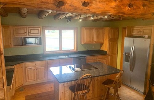 Mineral House | Log Cabin Living on Lake Anna - Warm side