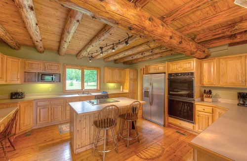 Mineral House | Log Cabin Living on Lake Anna - Warm side