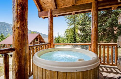 Hyak House | Log Cabin Luxury
