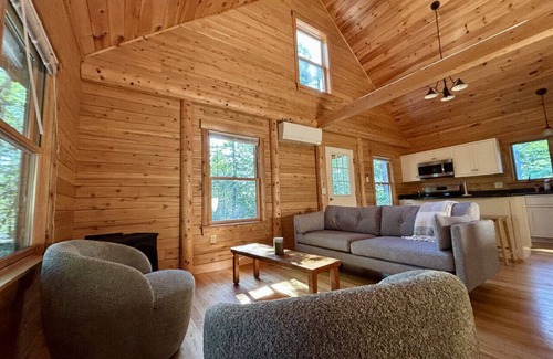 Freeport House | Log cabin on the edge of Wolfe's Neck State Park