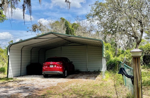 Boyette Cabin | Log Cabin on Wooded Acre Near Tampa