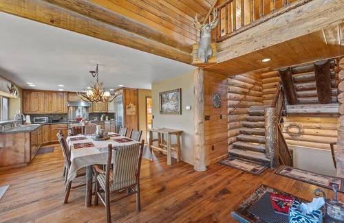 Mammoth Creek Cabin | Log cabin overlooking a creek!