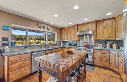 Mammoth Creek Cabin | Log cabin overlooking a creek!