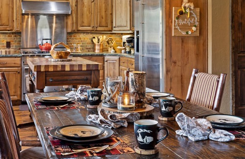 Mammoth Creek Cabin | Log cabin overlooking a creek!