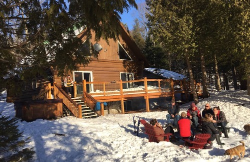 North Frontenac Cabin | Log Cabin Retreat on Mississippi River, hot tub, sleeps 6