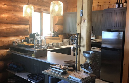 Lac-Saguay Cabin | Log Cabin Sanctuary Hideaway