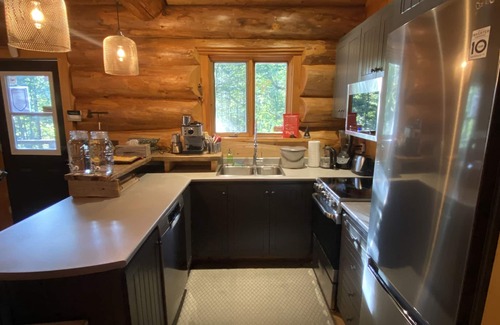 Lac-Saguay Cabin | Log Cabin Sanctuary Hideaway