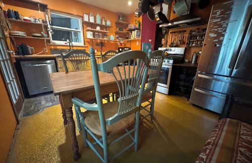 Parker Lane House | Log cabin style home 3 miles from downtown Austin