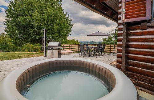 Brezice House | Log Cabin Vista View with Seasonal Hot Tub