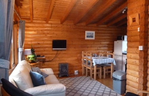 Spittal of Glenshee Cabin | Log Cabin with Hot Tub | Sleeps 4 | In the Cairngorm National Park | Accepts Dogs