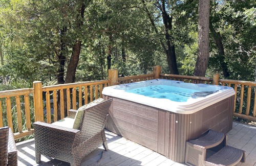 Fern Valley Cabin | Log Cabin w/King Suite, Hot tub with Beautiful Views, Seasonal Creek