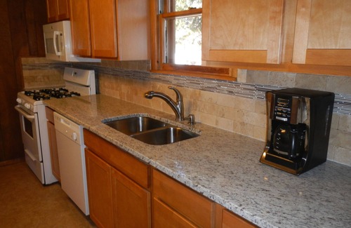 Buena Vista House | Log cabin, walking distance to town. STR-049