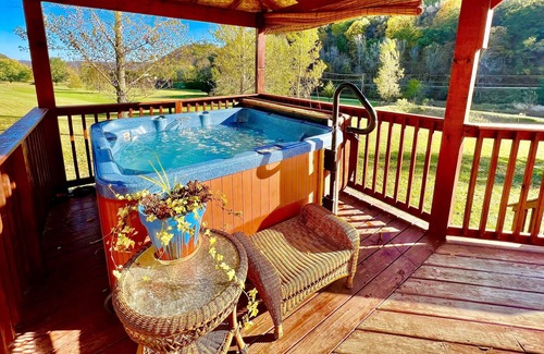 Harpers Ferry Cabin | Log Cabin with Hot Tub 4 Bedroom / 3 bath & New Fishing Pond