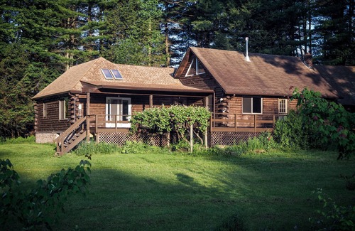 Cochecton Cabin | Log Cabin with Hot Tub, Sauna, Private Pond, 23 acres - 4.6 mi to Bethel Woods