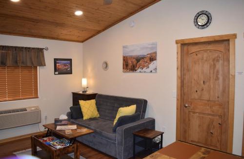 Cannonville House | Log Cottages at Bryce Canyon #2