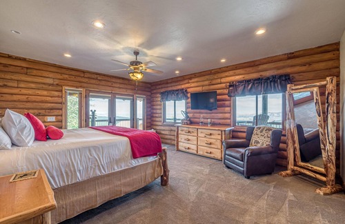 Mesa Cabin | Log Haven 2 BR Cabin-Ski & Bike at Powderhorn Mtn!