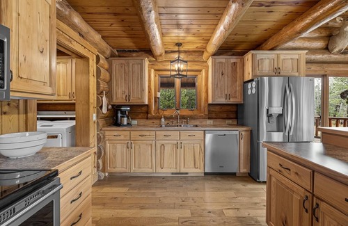 Roubaix House | Log Home in the heart of the Black Hills. Deadwood. Sturgis.