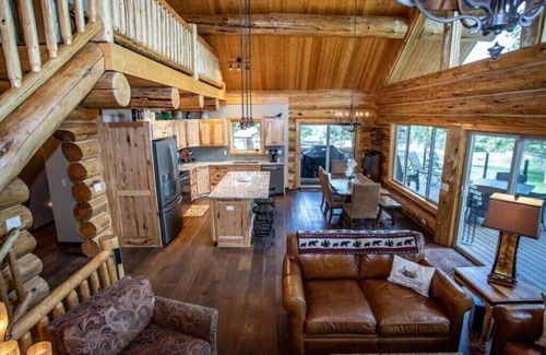 Rexford Cabin | LOG HOME new built- 4bds-3 levels-golf nearby